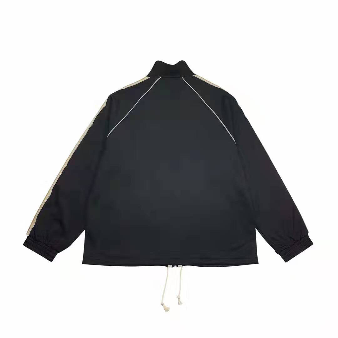 MINIMALIST STREET STYLE