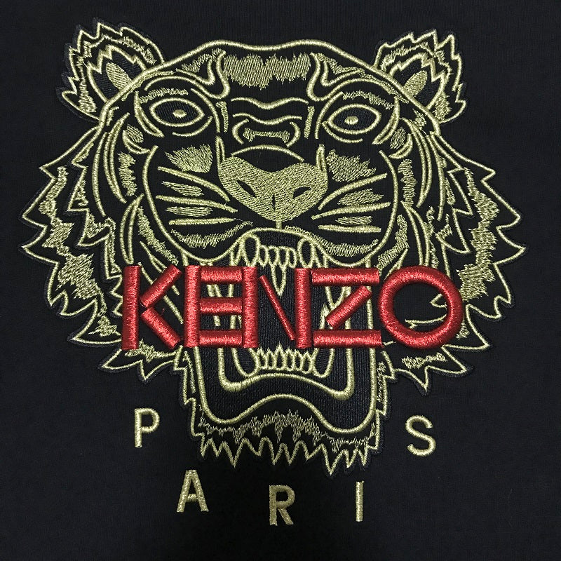 MINIMALIST STREET STYLE