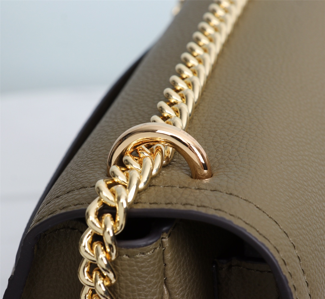 Chic & Stylish Bags