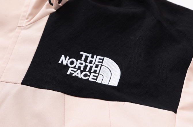 MINIMALIST STREET STYLE