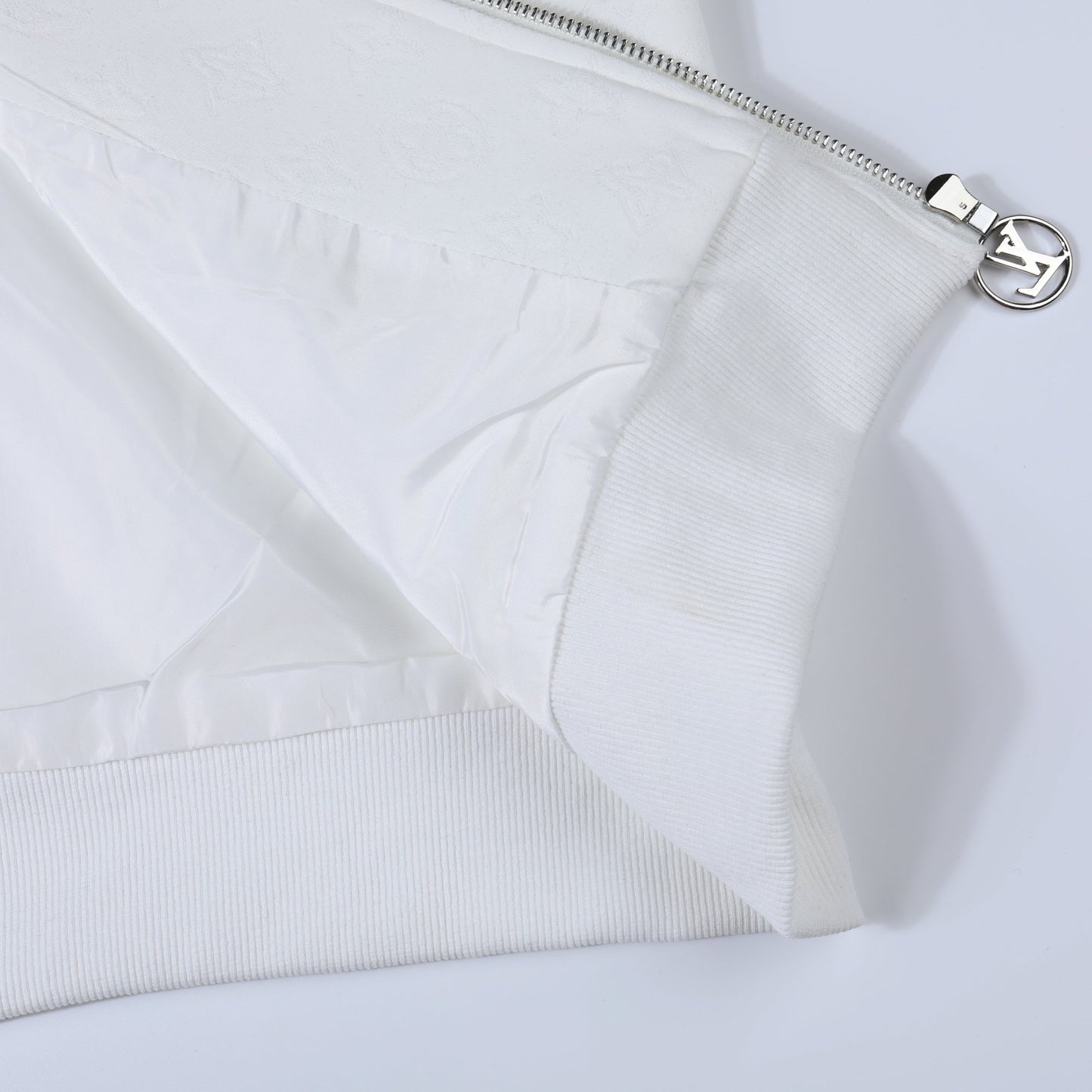 MINIMALIST STREET STYLE