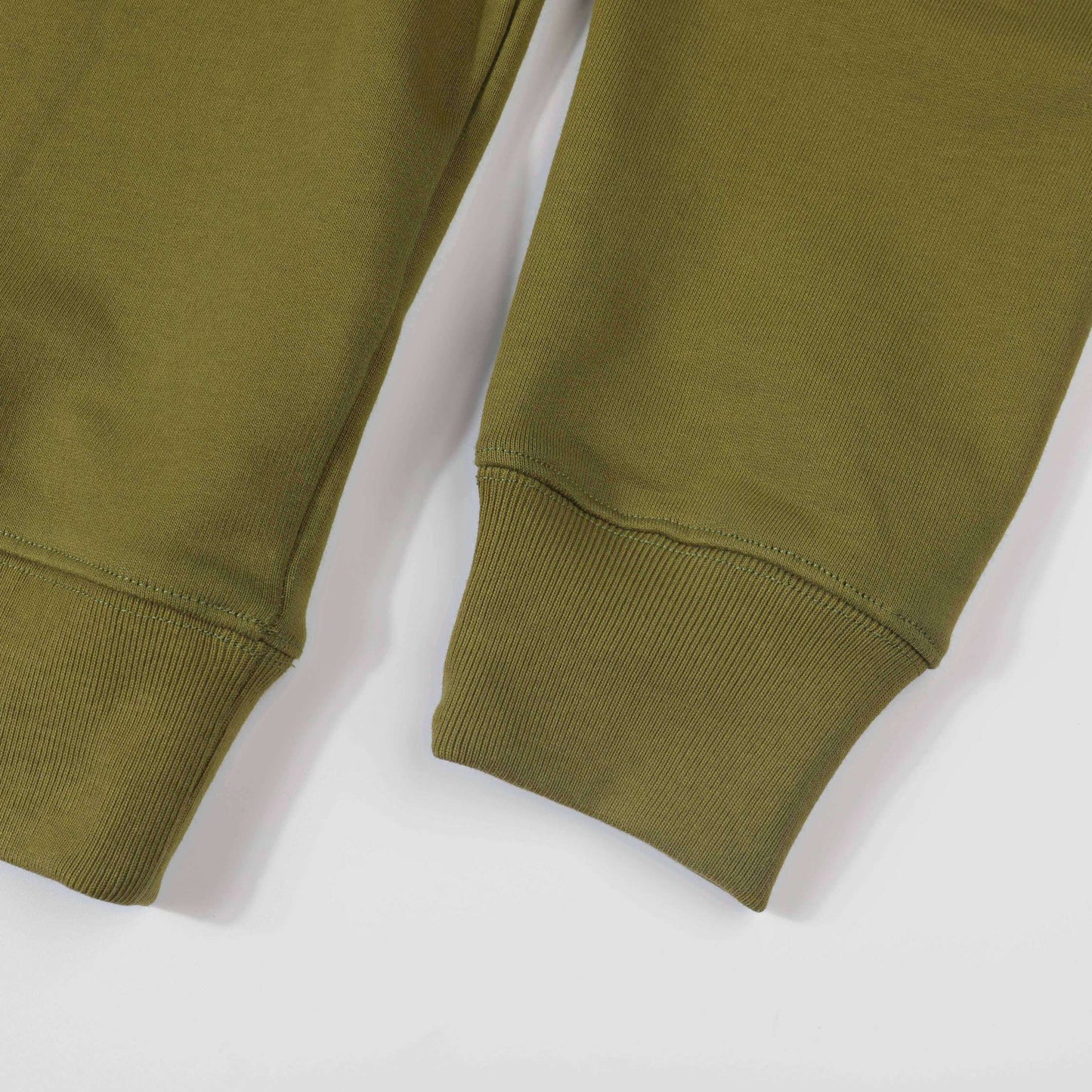 MINIMALIST STREET STYLE