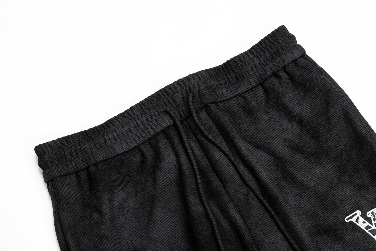 MINIMALIST STREET STYLE