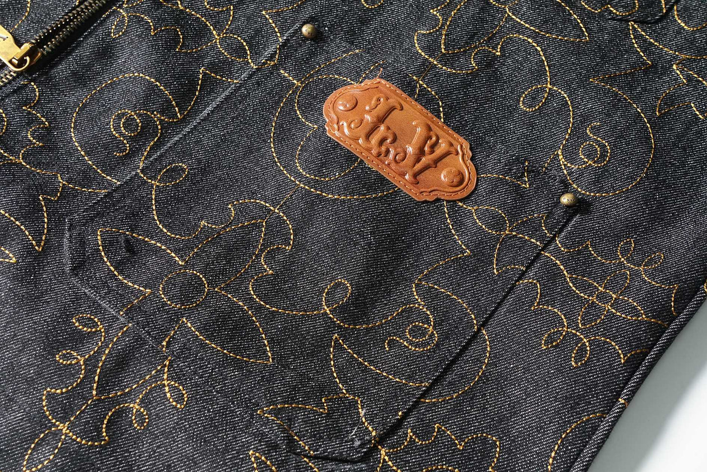 MINIMALIST STREET STYLE