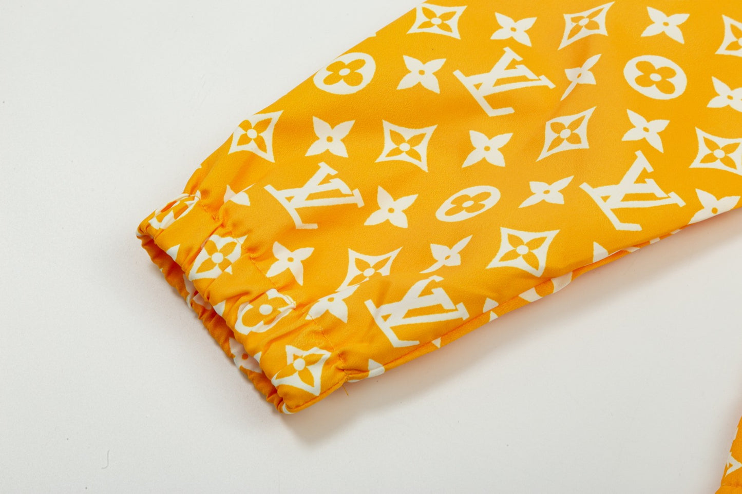 MINIMALIST STREET STYLE