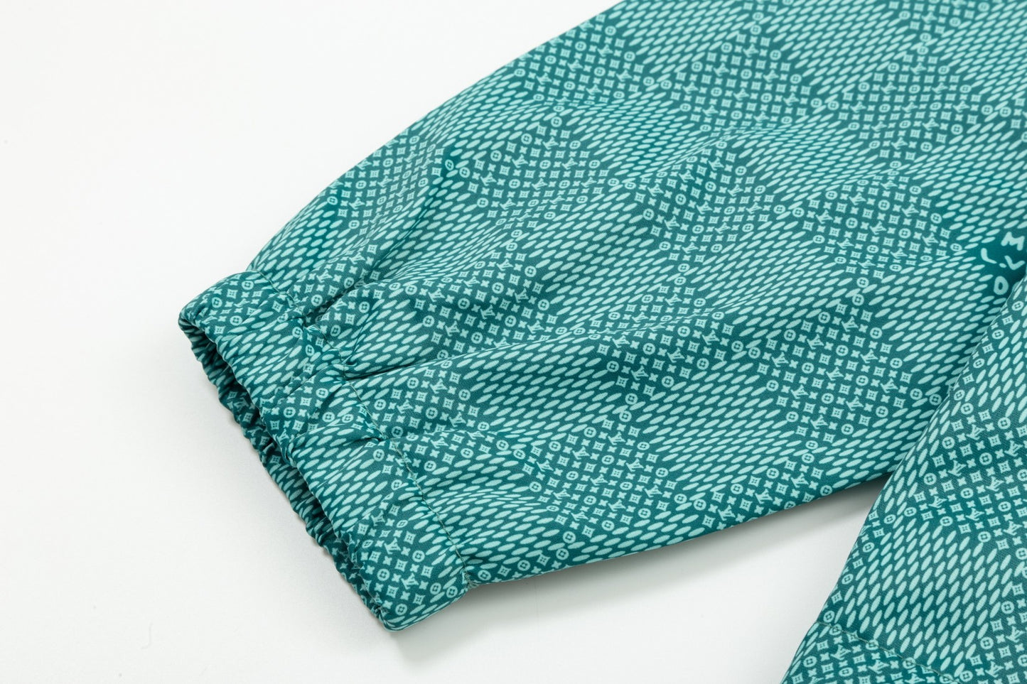 MINIMALIST STREET STYLE