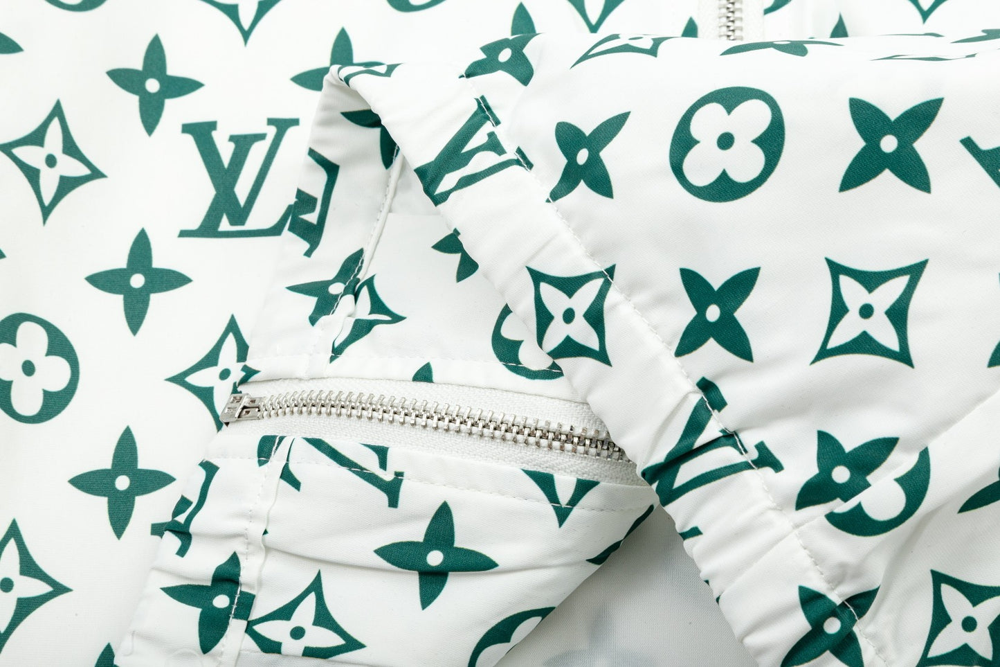 MINIMALIST STREET STYLE