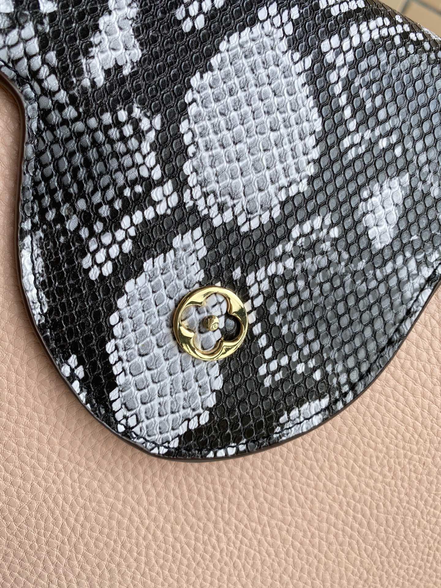 Chic & Stylish Bags