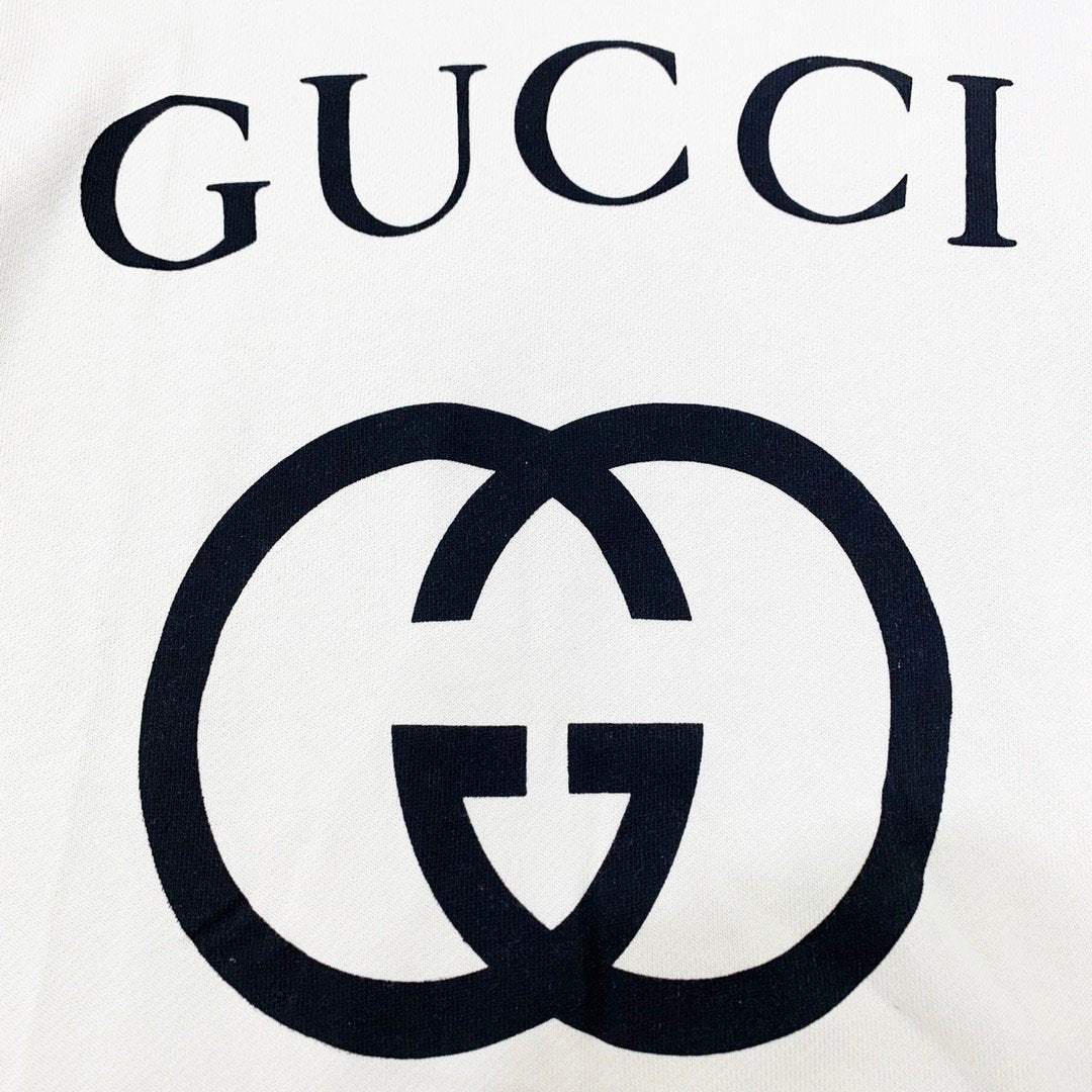 MINIMALIST STREET STYLE