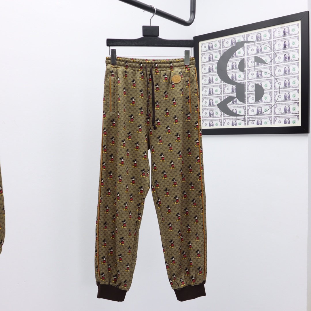 MINIMALIST STREET STYLE