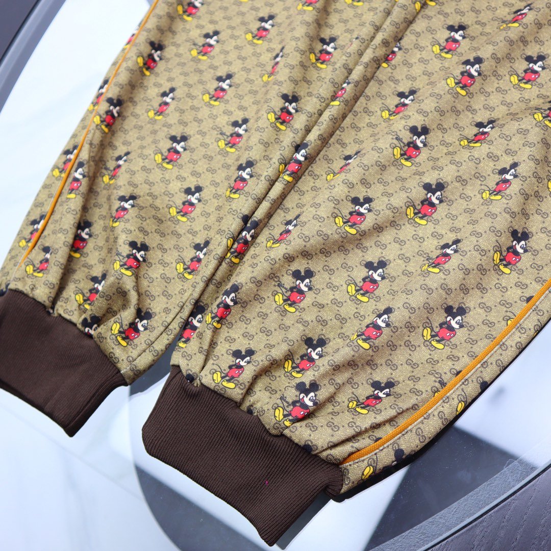 MINIMALIST STREET STYLE