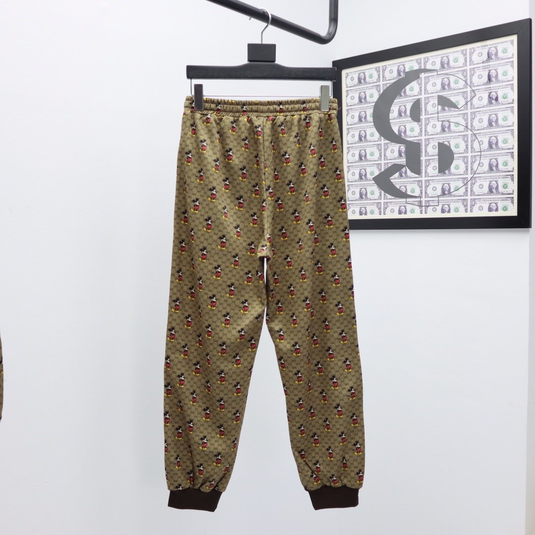 MINIMALIST STREET STYLE