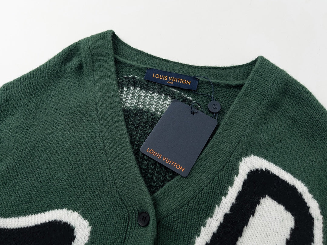 MINIMALIST STREET STYLE