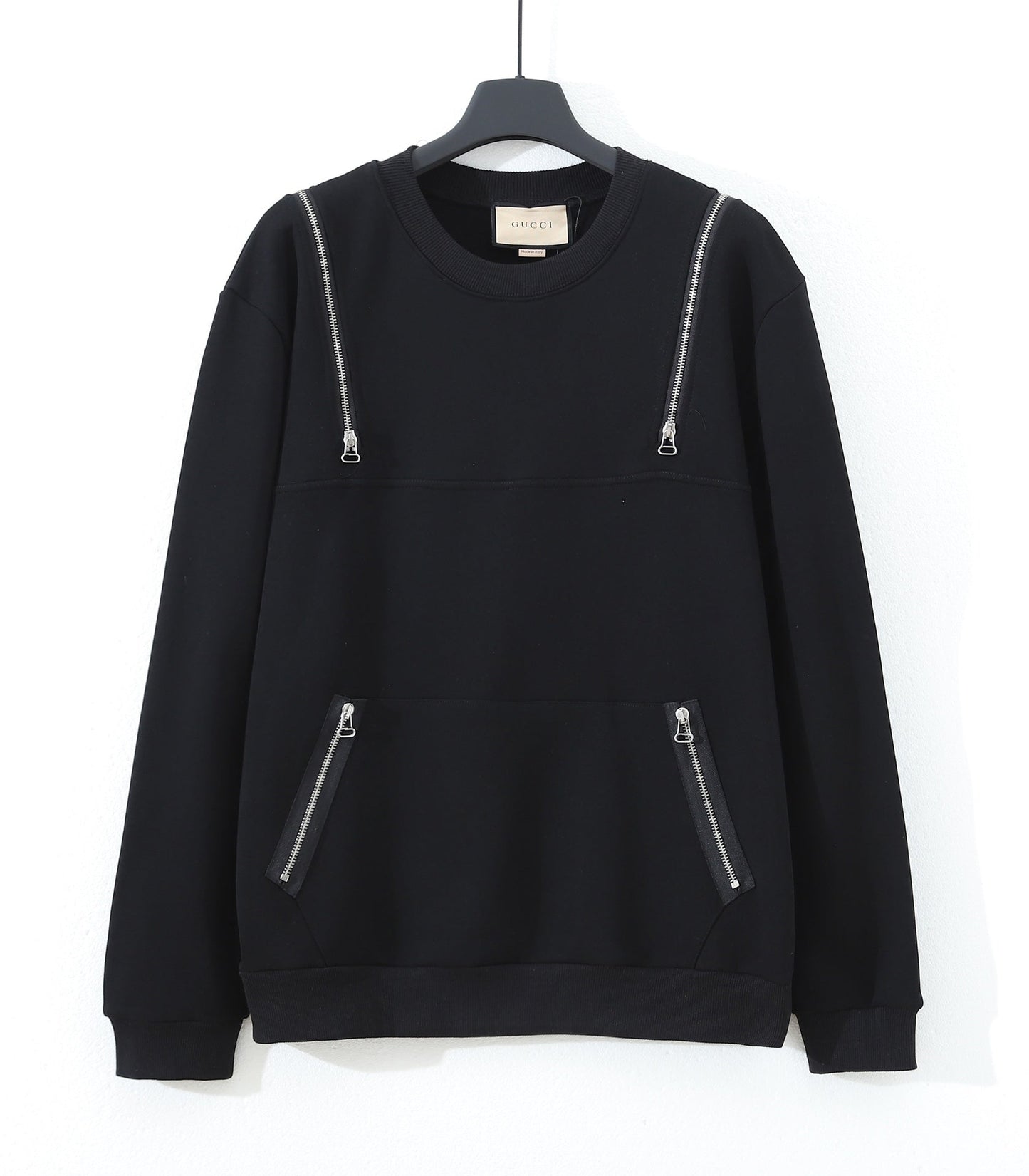 MINIMALIST STREET STYLE