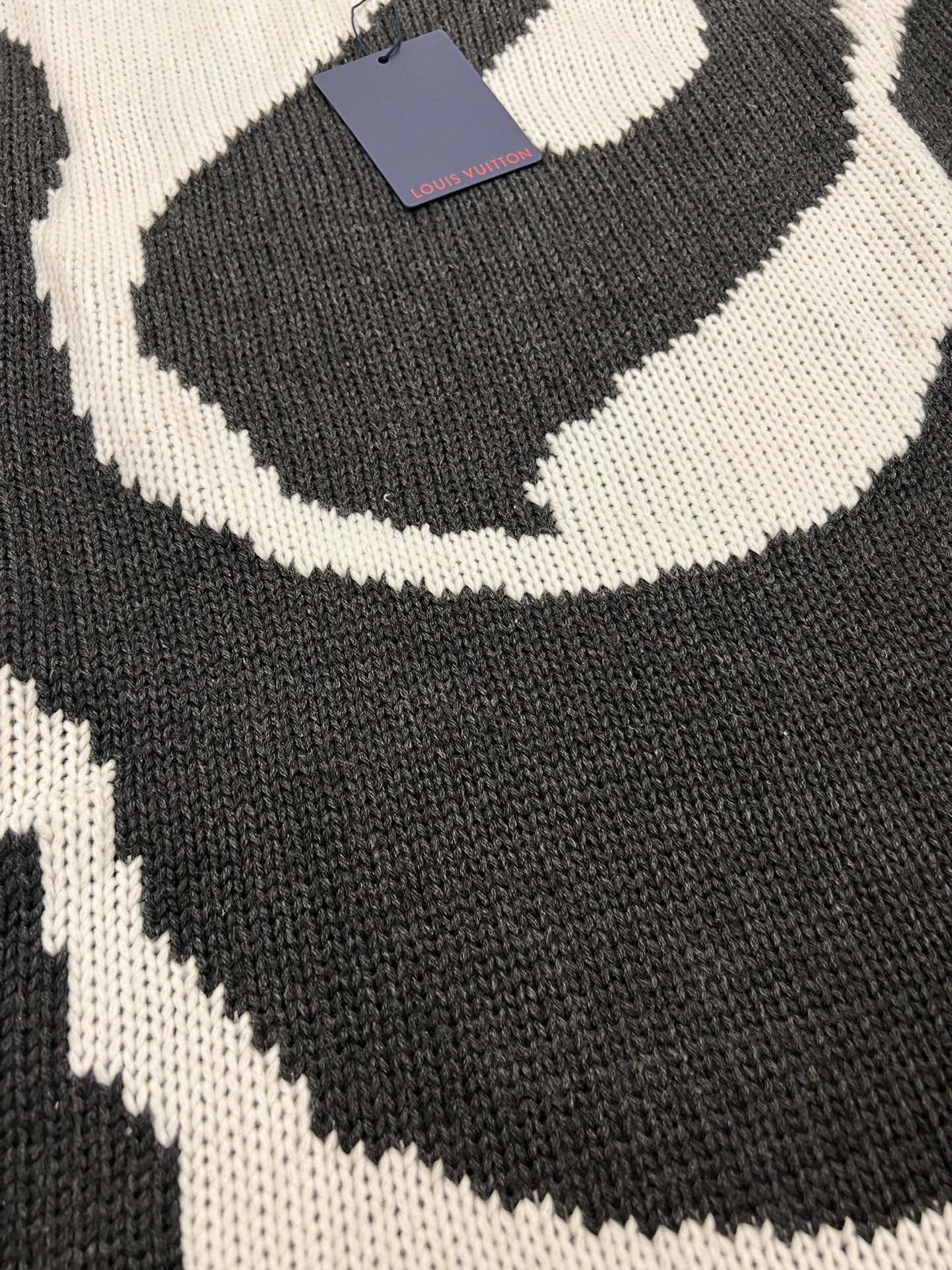 MINIMALIST STREET STYLE