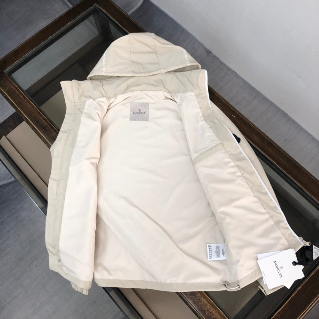 MINIMALIST STREET STYLE