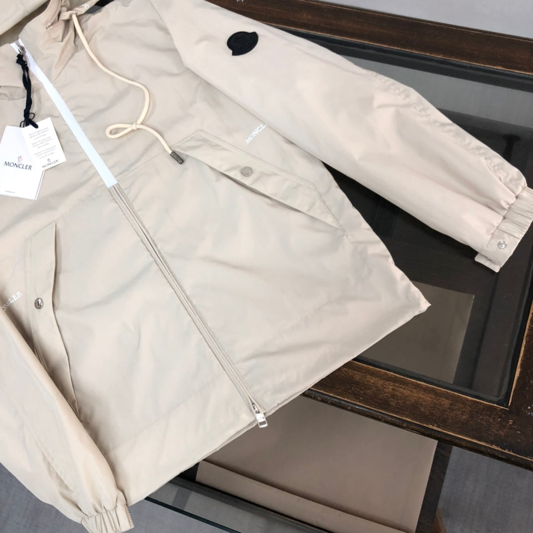 MINIMALIST STREET STYLE