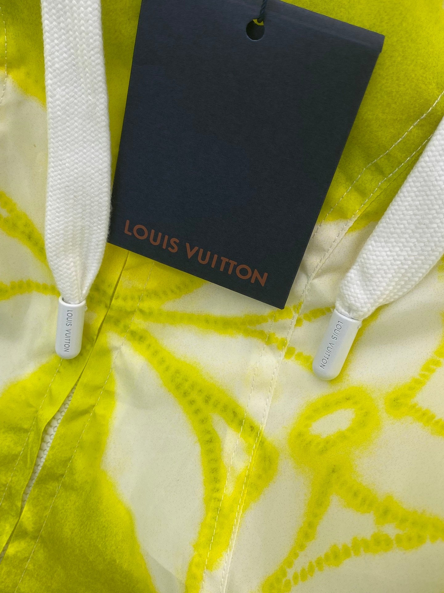 MINIMALIST STREET STYLE