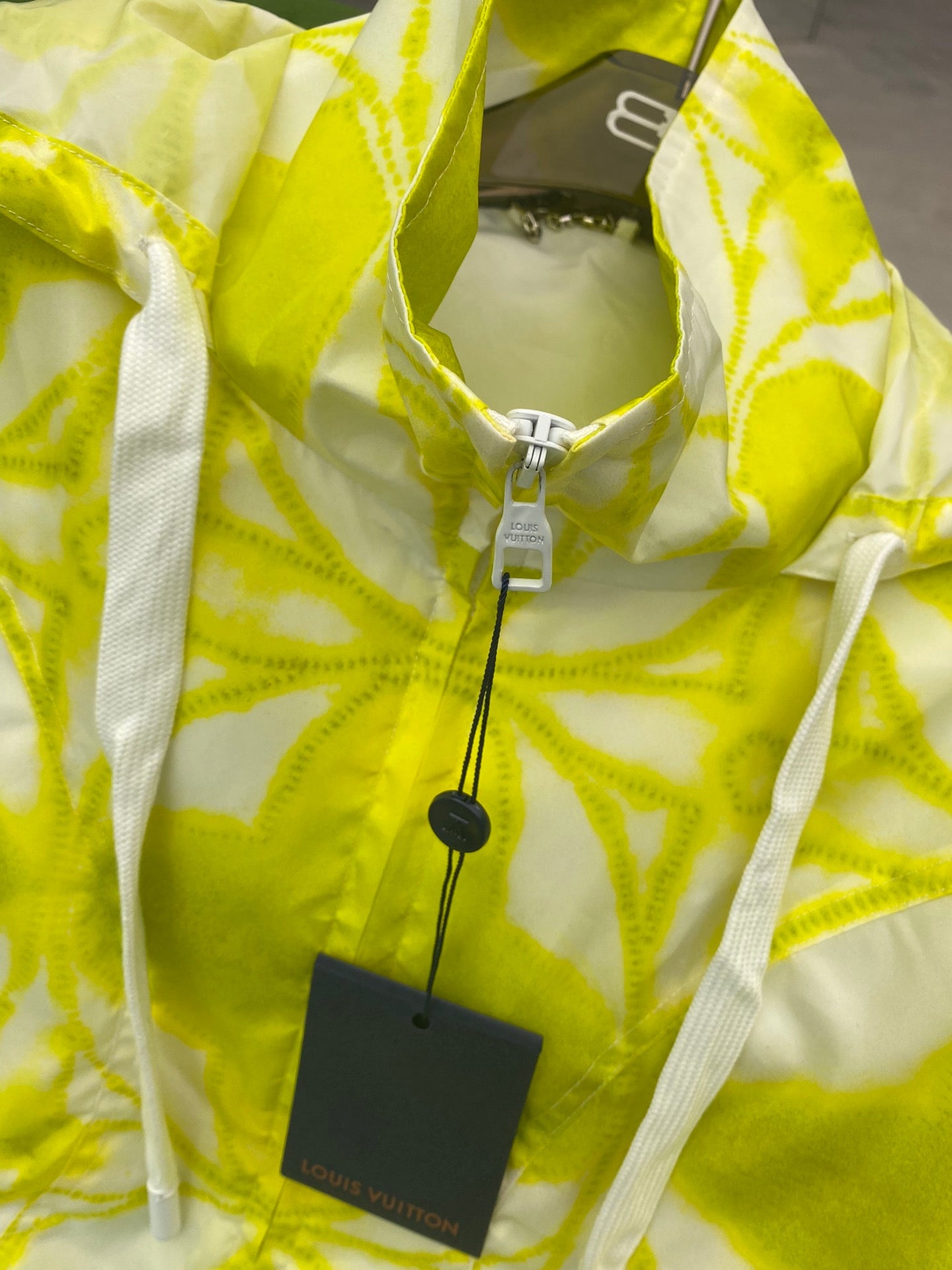 MINIMALIST STREET STYLE