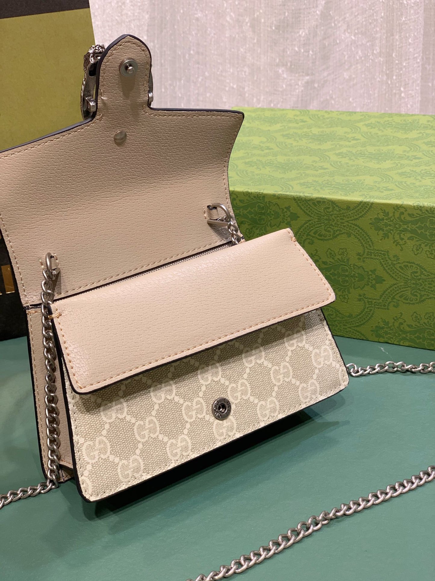 Chic & Stylish Bags