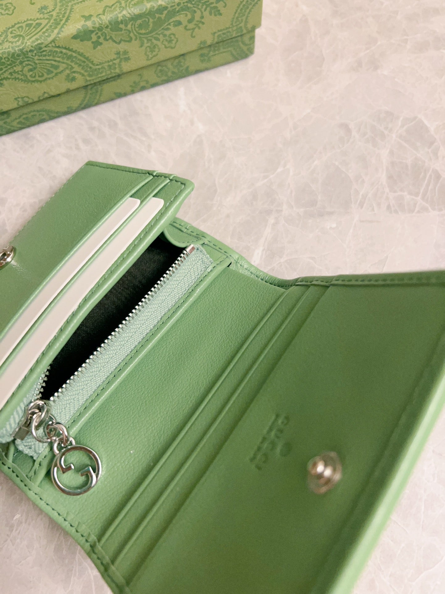 Chic & Stylish Bags