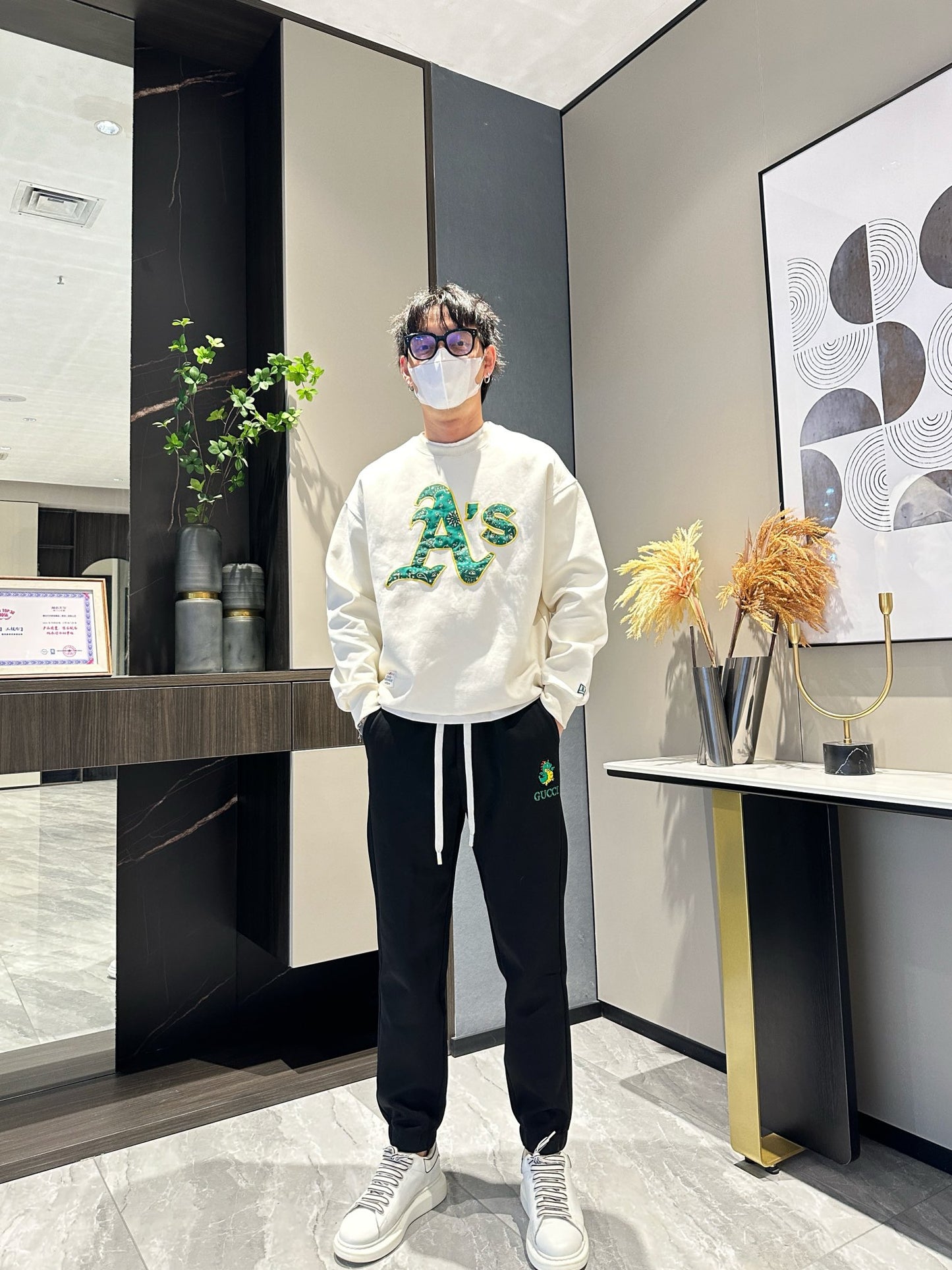 MINIMALIST STREET STYLE