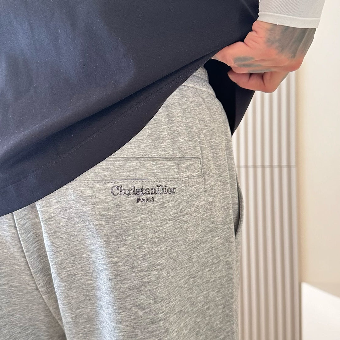 MINIMALIST STREET STYLE