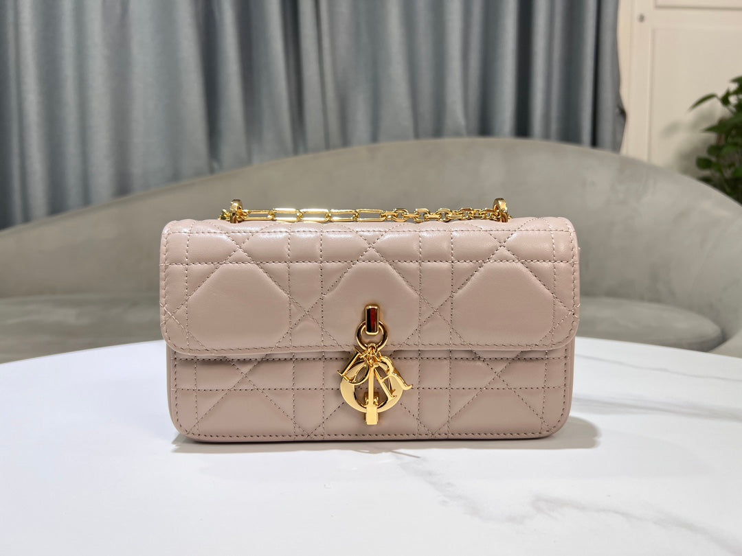 Chic & Stylish Bags