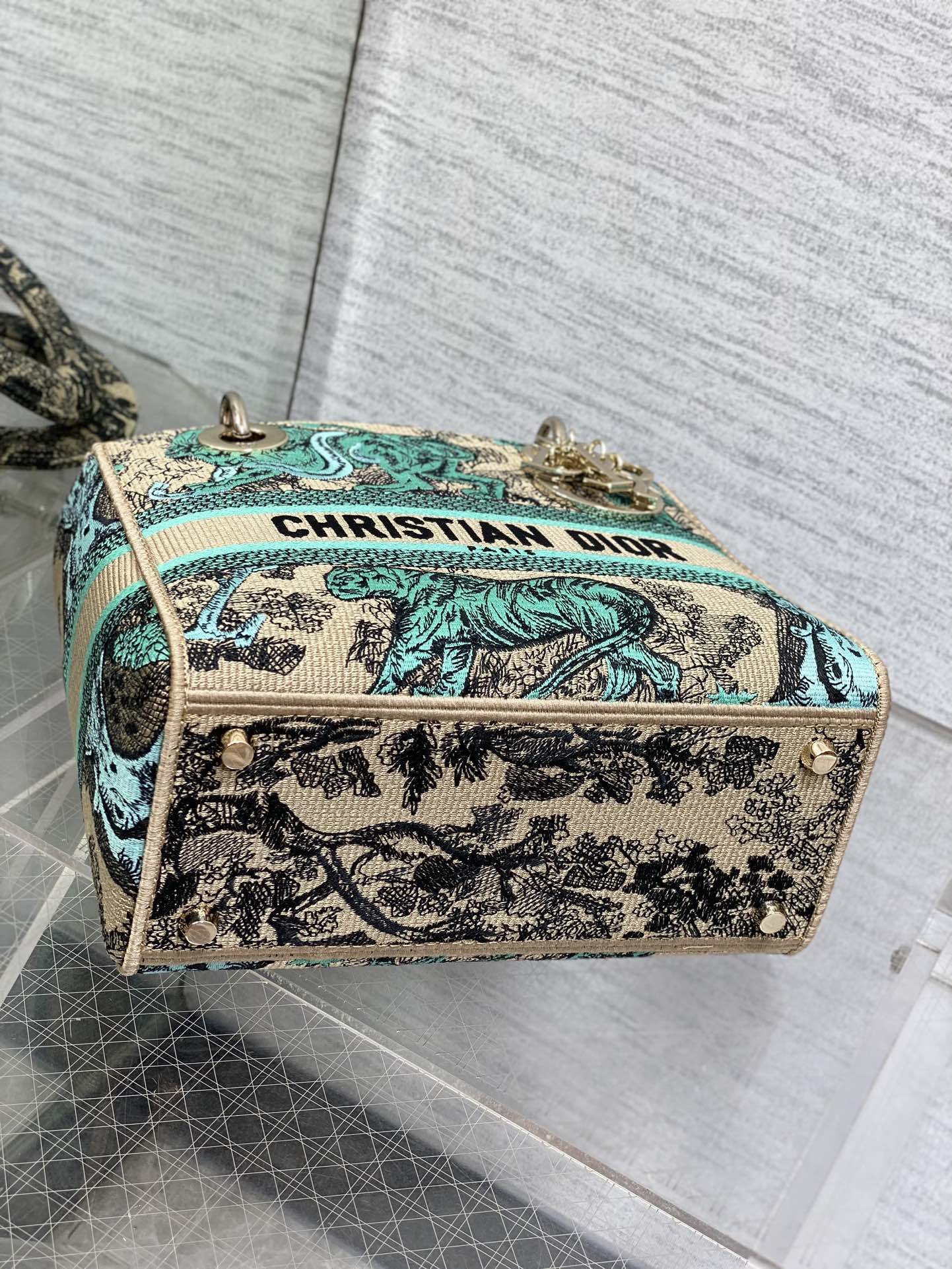 Chic & Stylish Bags