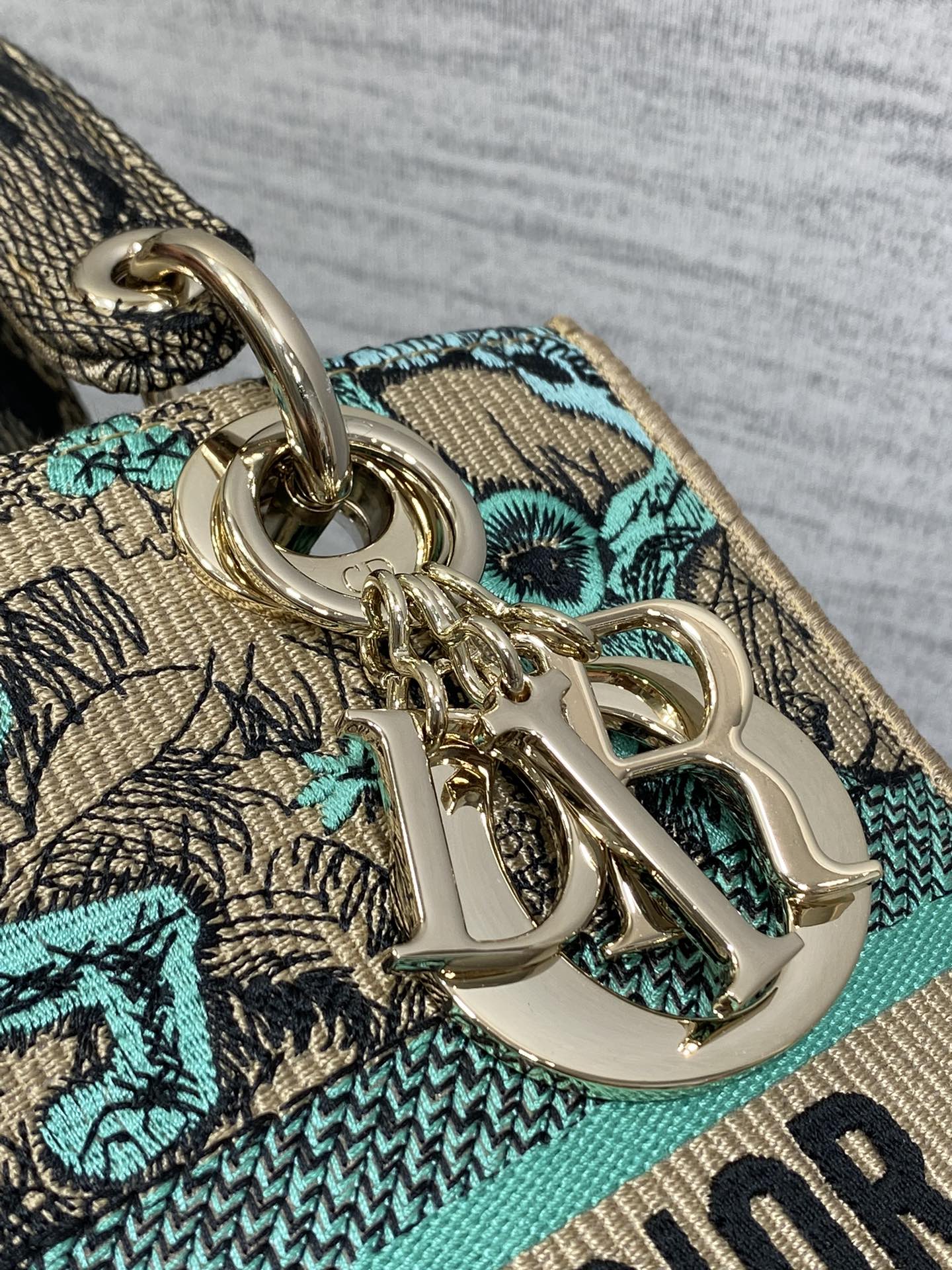 Chic & Stylish Bags
