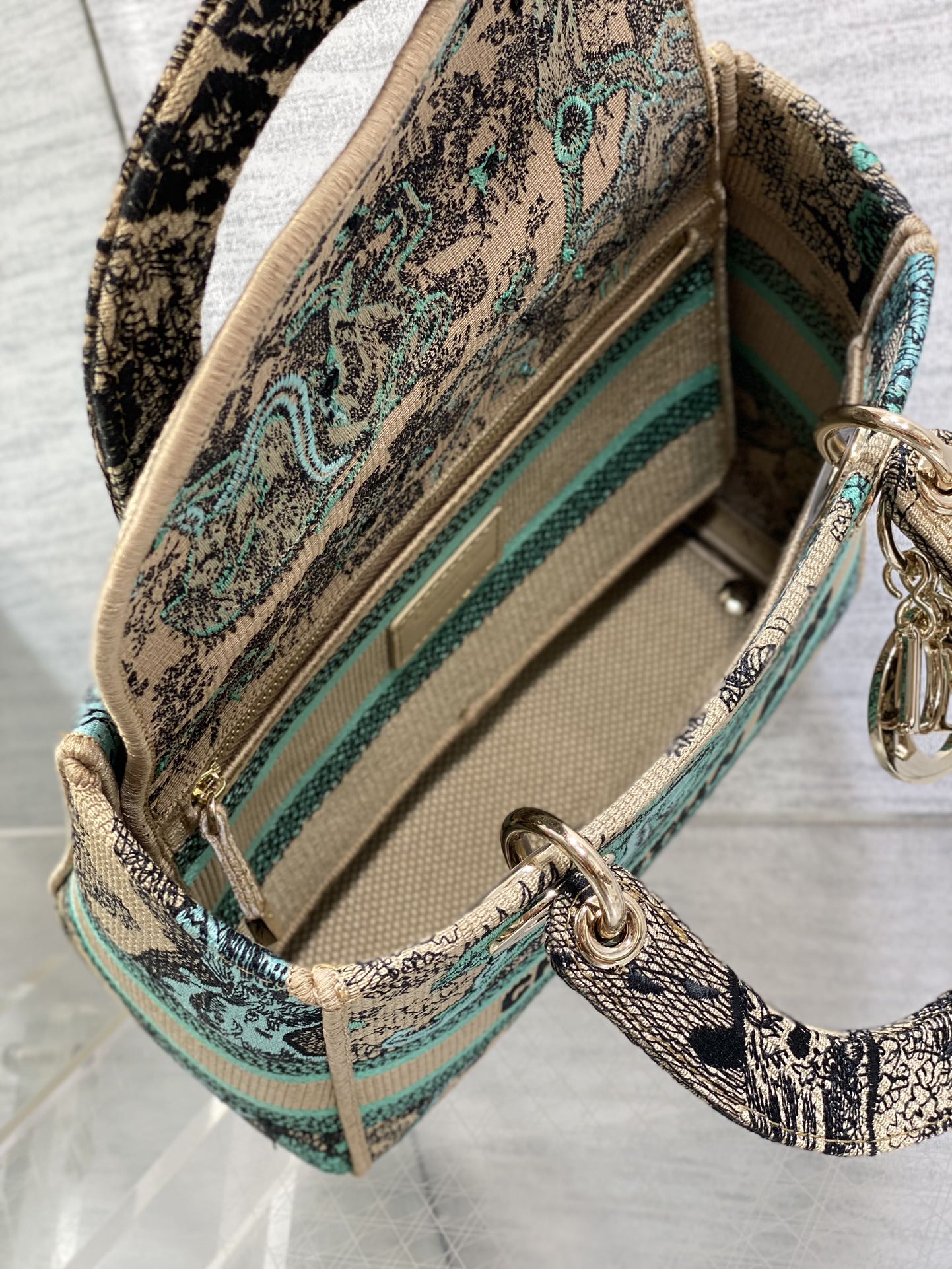 Chic & Stylish Bags