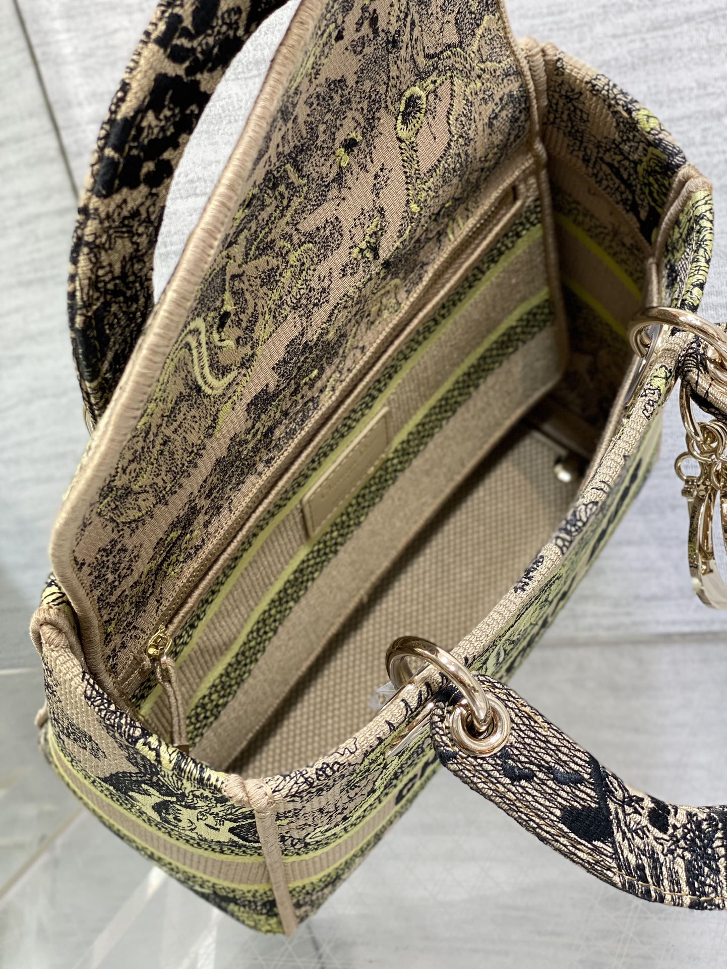 Chic & Stylish Bags