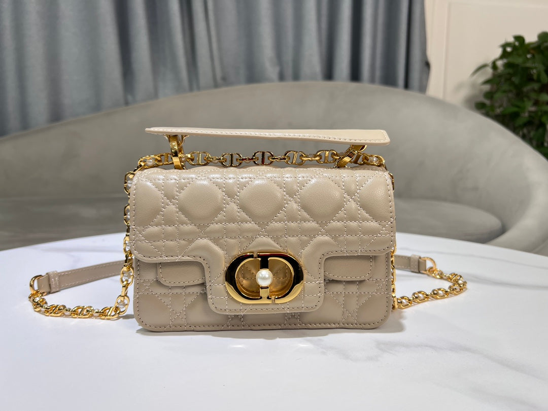 Chic & Stylish Bags