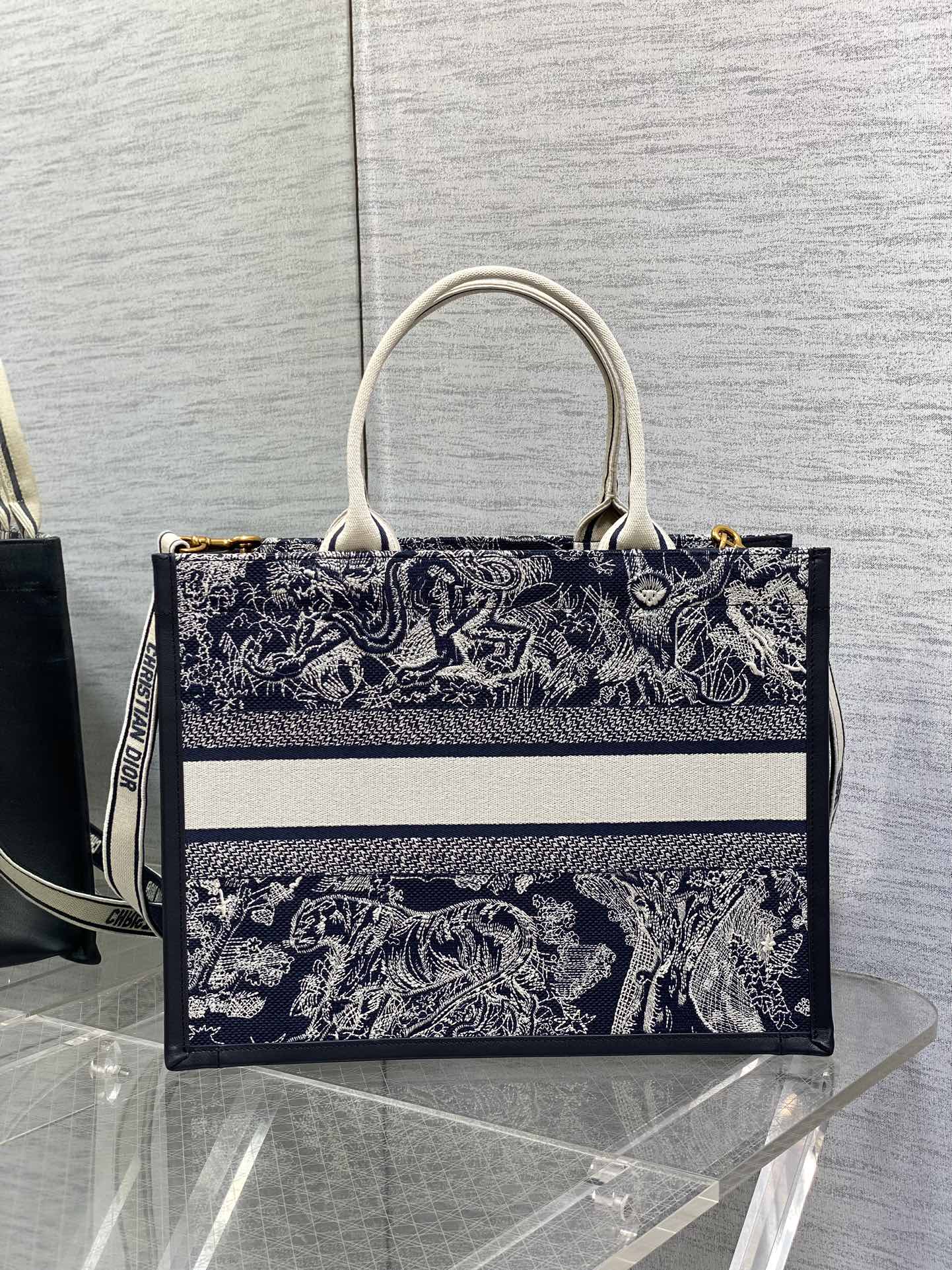 Chic & Stylish Bags