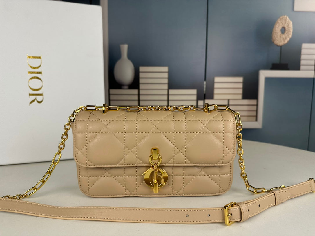 Chic & Stylish Bags