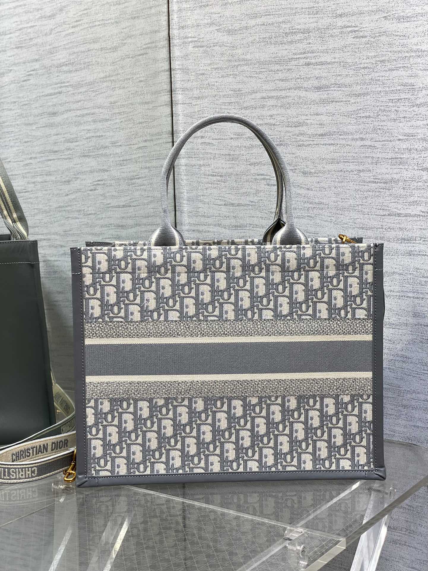 Chic & Stylish Bags