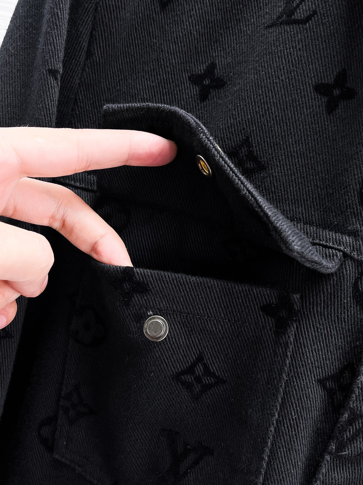 MINIMALIST STREET STYLE