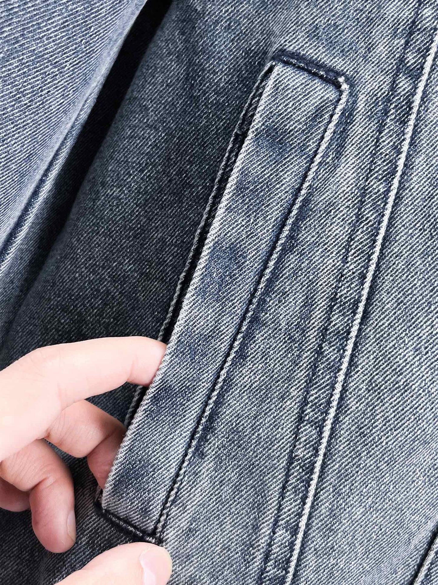 MINIMALIST STREET STYLE