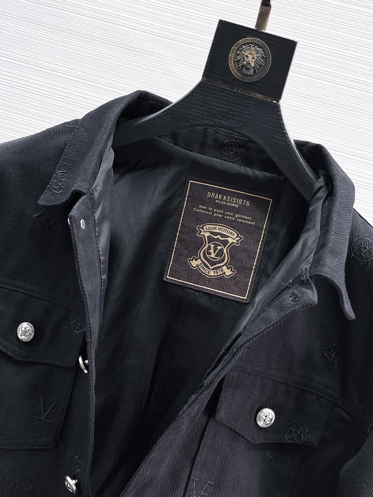 MINIMALIST STREET STYLE