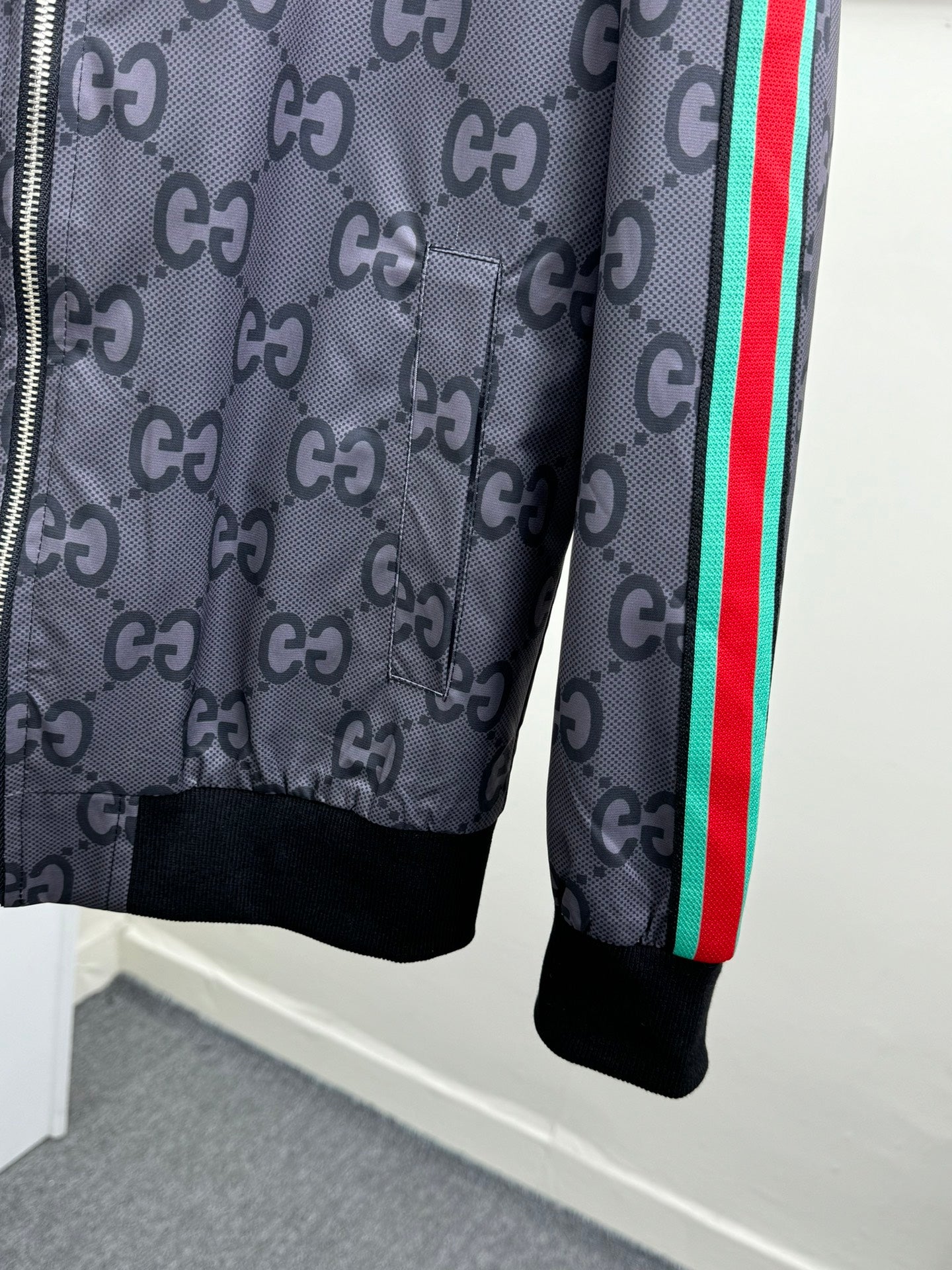 MINIMALIST STREET STYLE