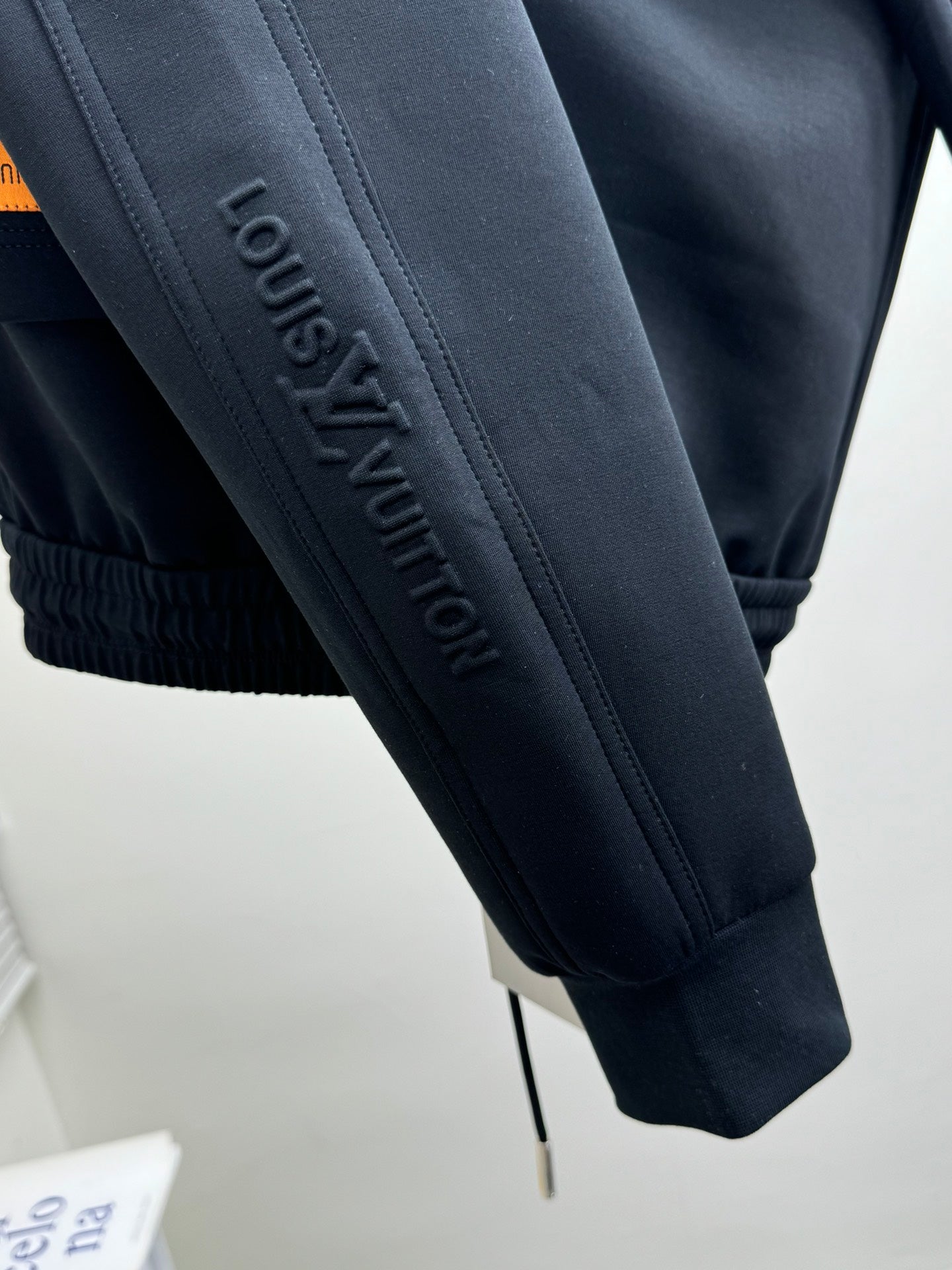 MINIMALIST STREET STYLE