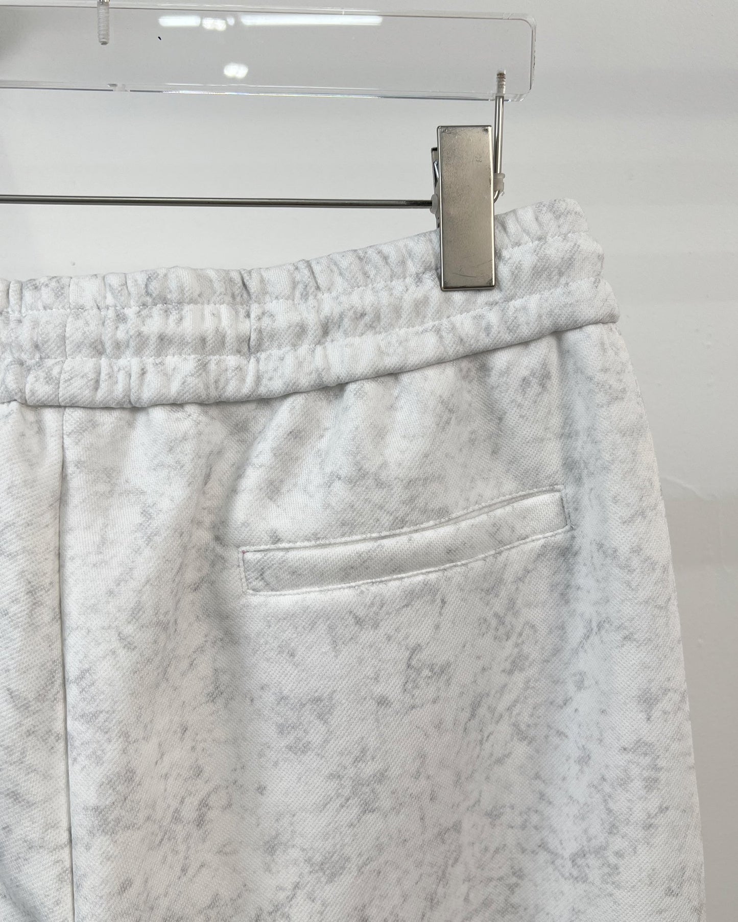 MINIMALIST STREET STYLE