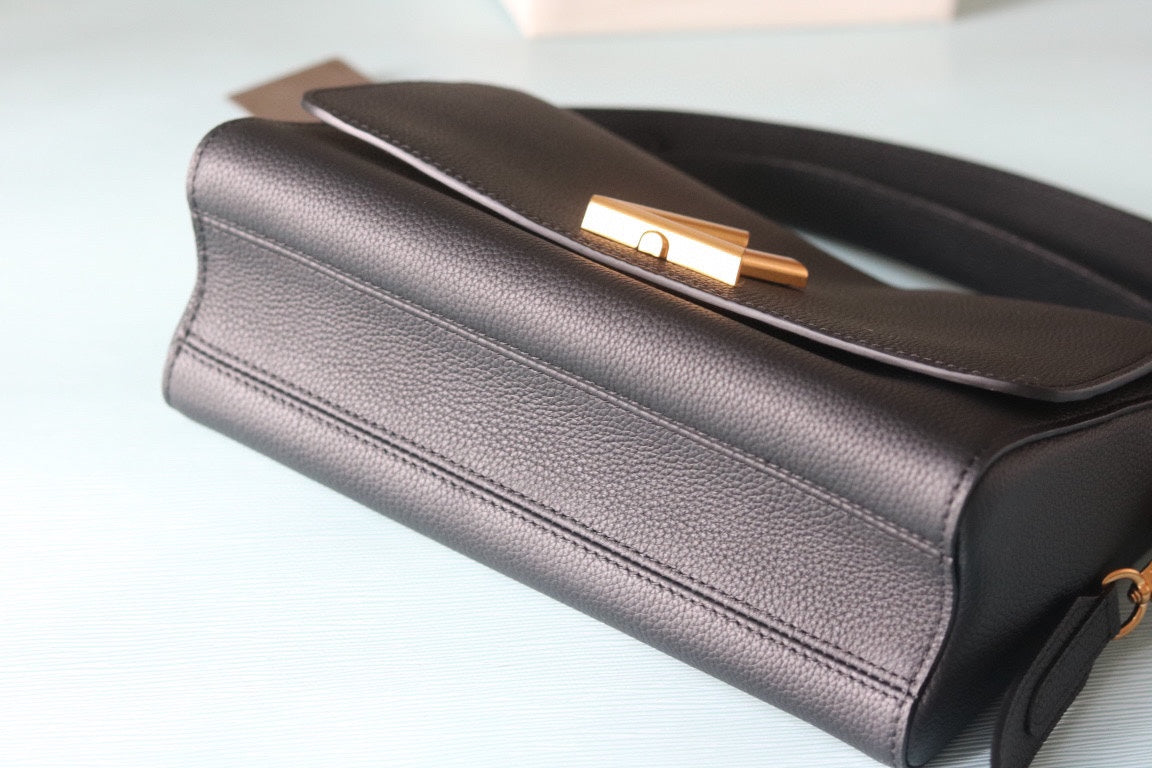 Chic & Stylish Bags