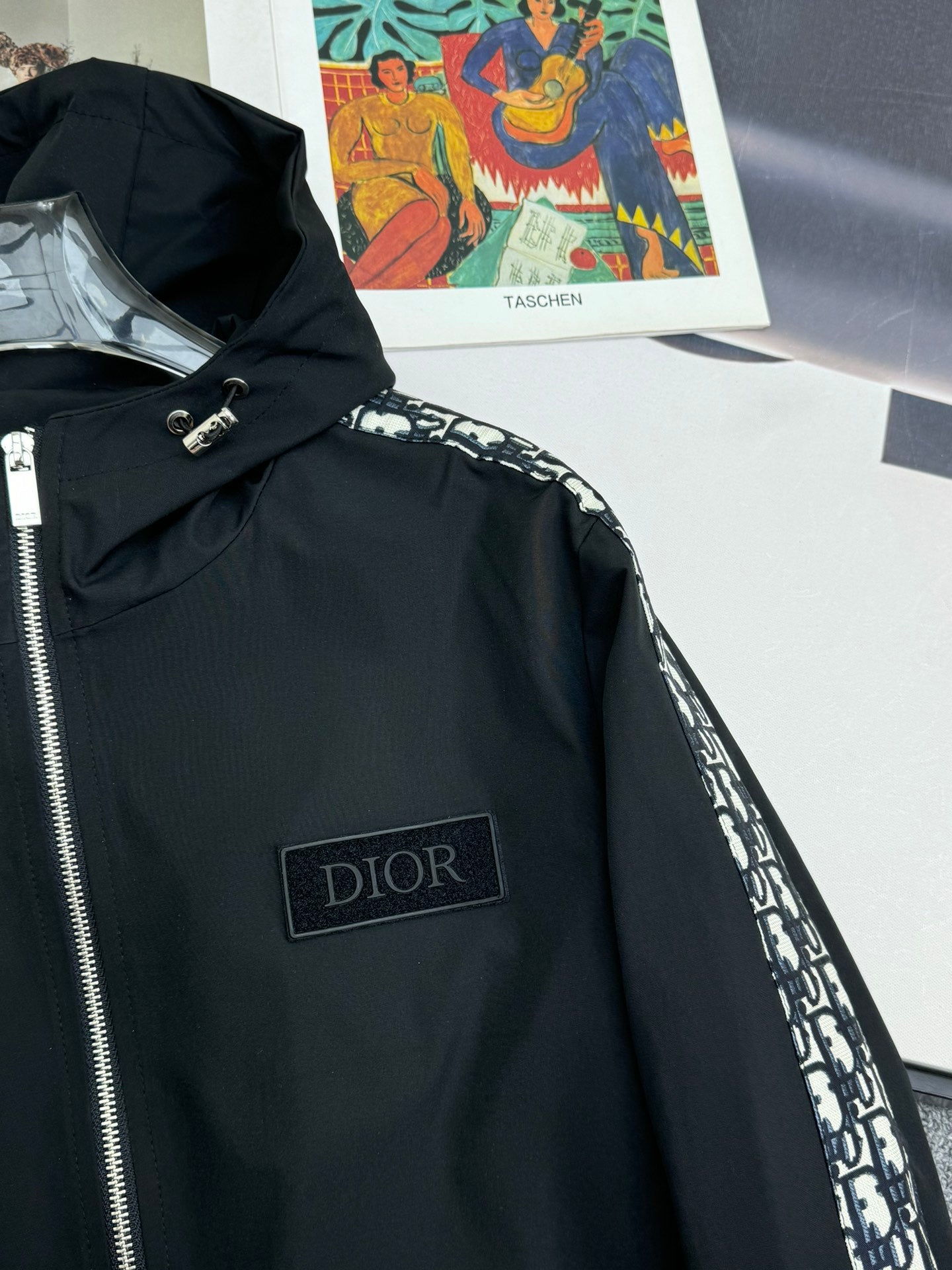 MINIMALIST STREET STYLE