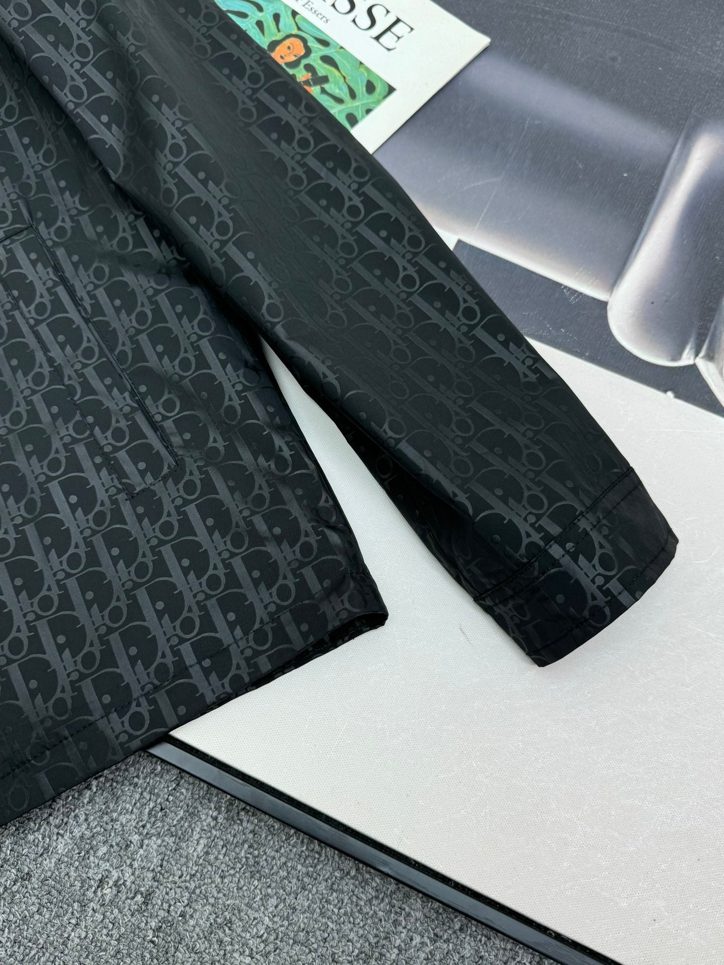 MINIMALIST STREET STYLE