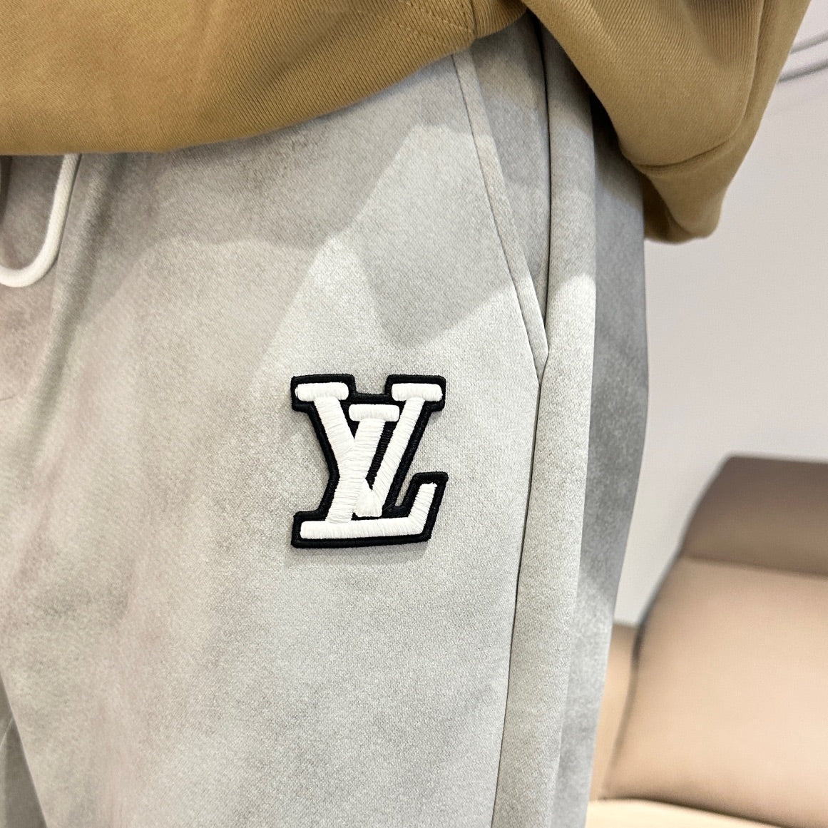 MINIMALIST STREET STYLE