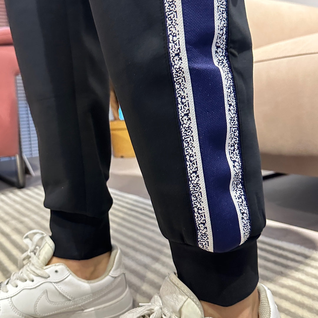 MINIMALIST STREET STYLE