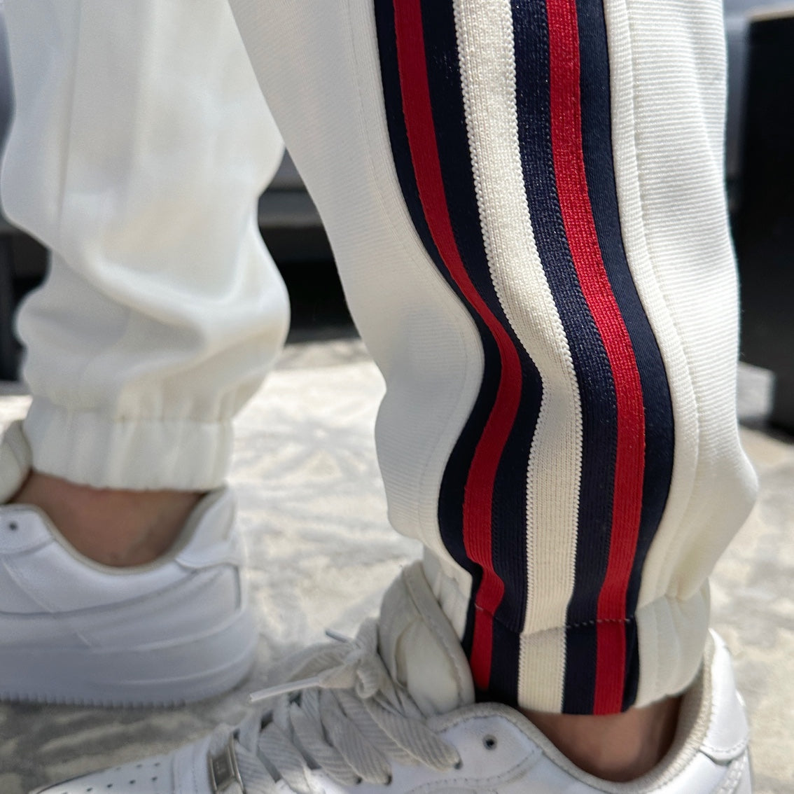 MINIMALIST STREET STYLE