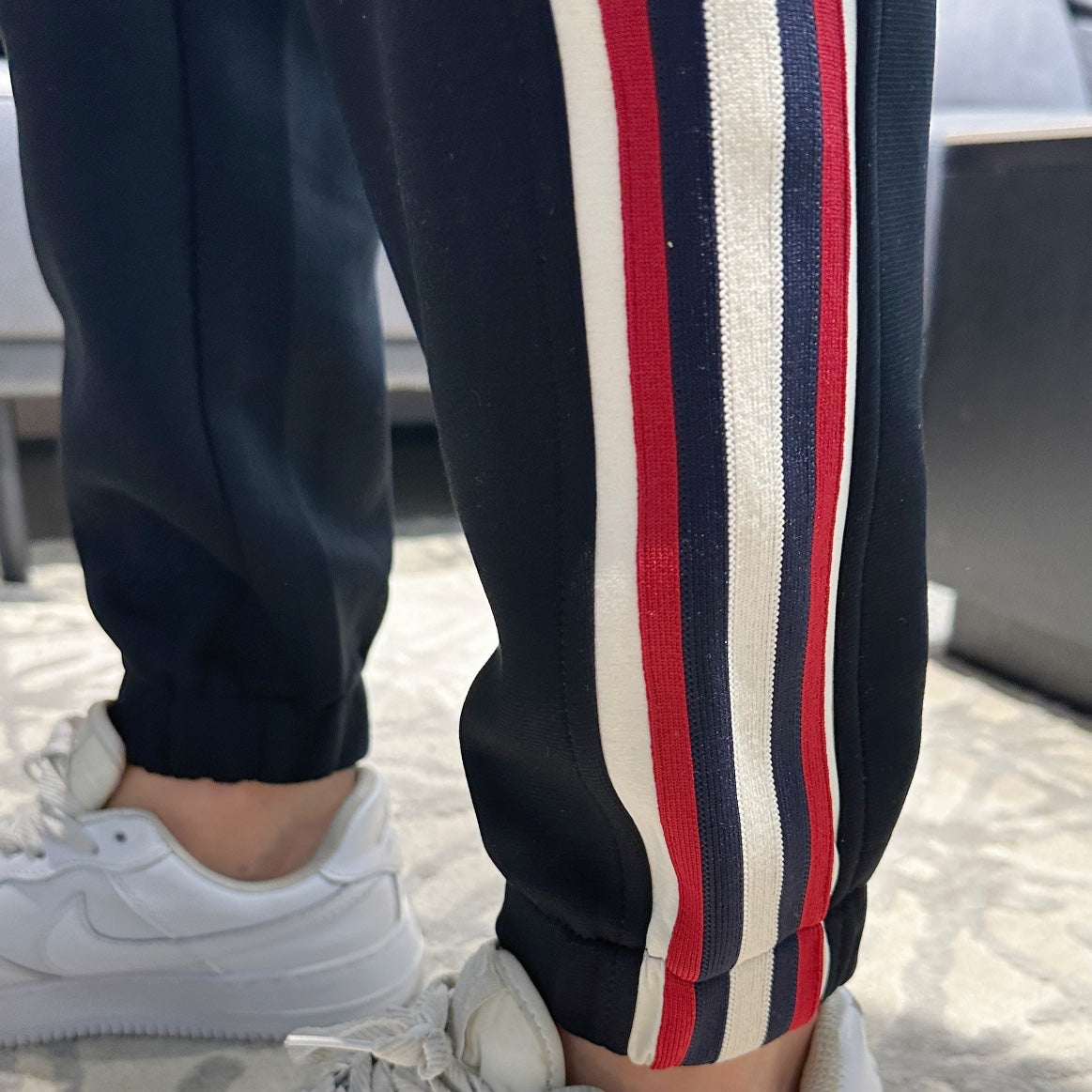 MINIMALIST STREET STYLE