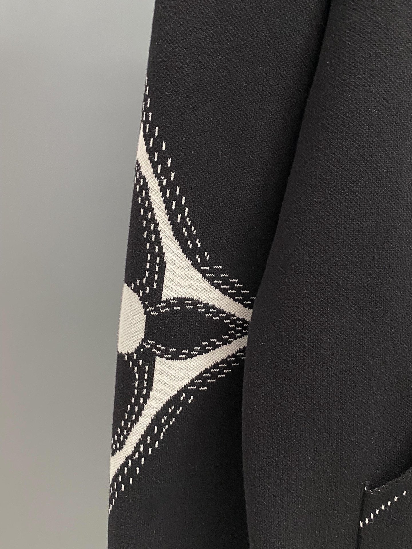 MINIMALIST STREET STYLE